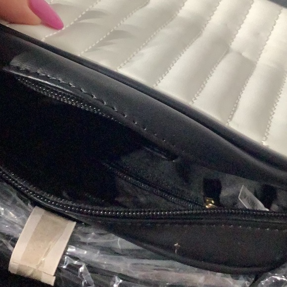 MoDa New York - NEW - Timeless Quilted White and Black Crossbody Bag - Picture 5 of 8